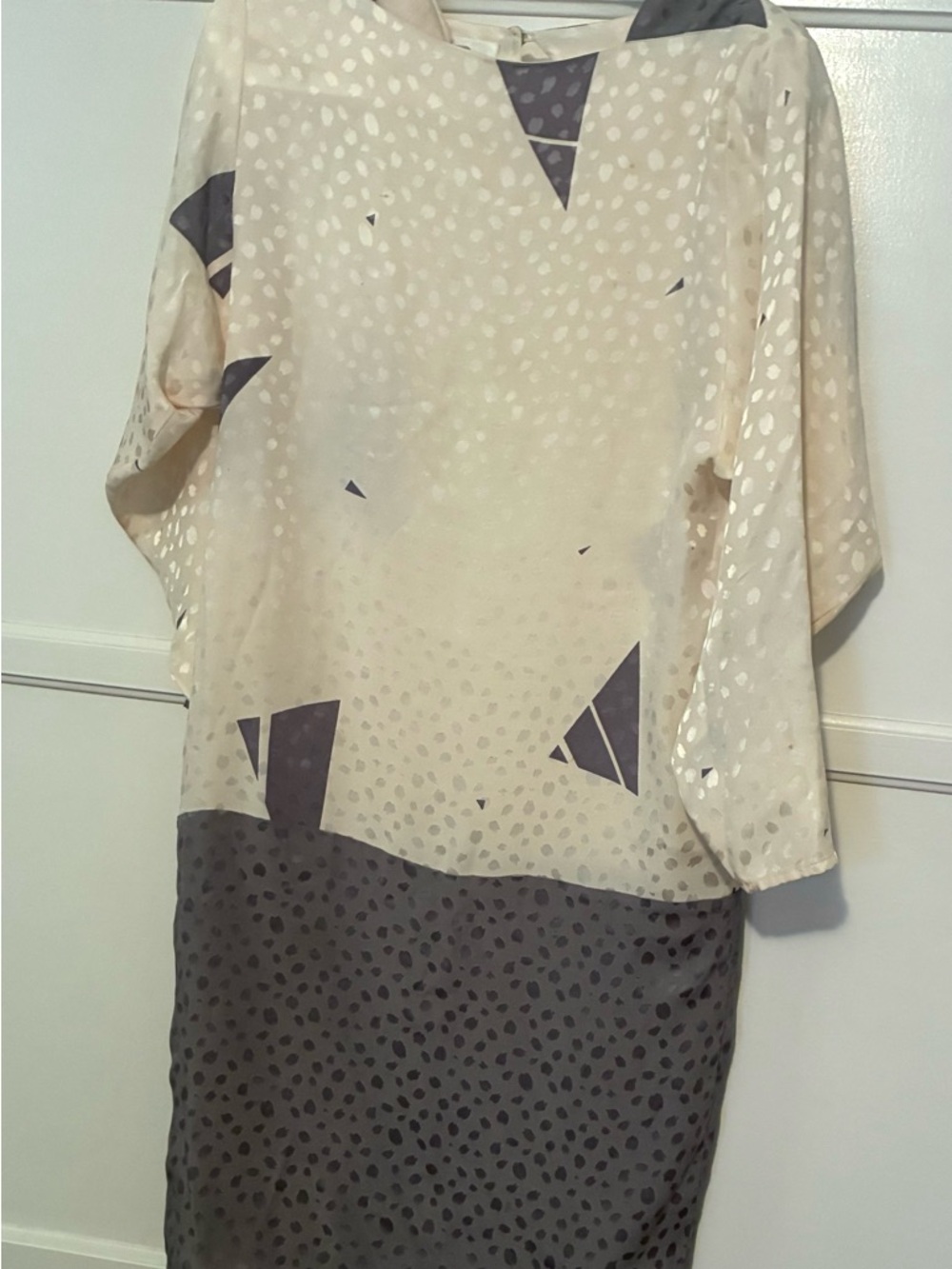 Vintage Retro 1980s 80s Graphic Cream White and Gray Patterned Shift Dress Midi